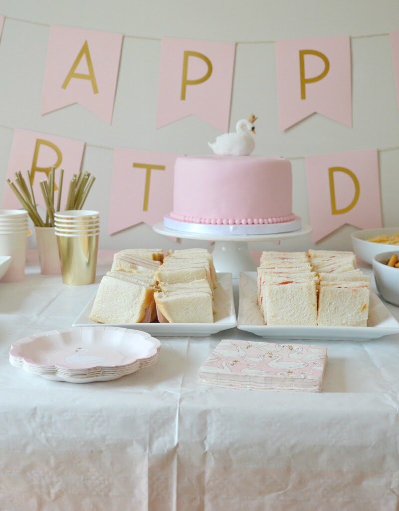 Amelia’s Swan Themed First Birthday Party